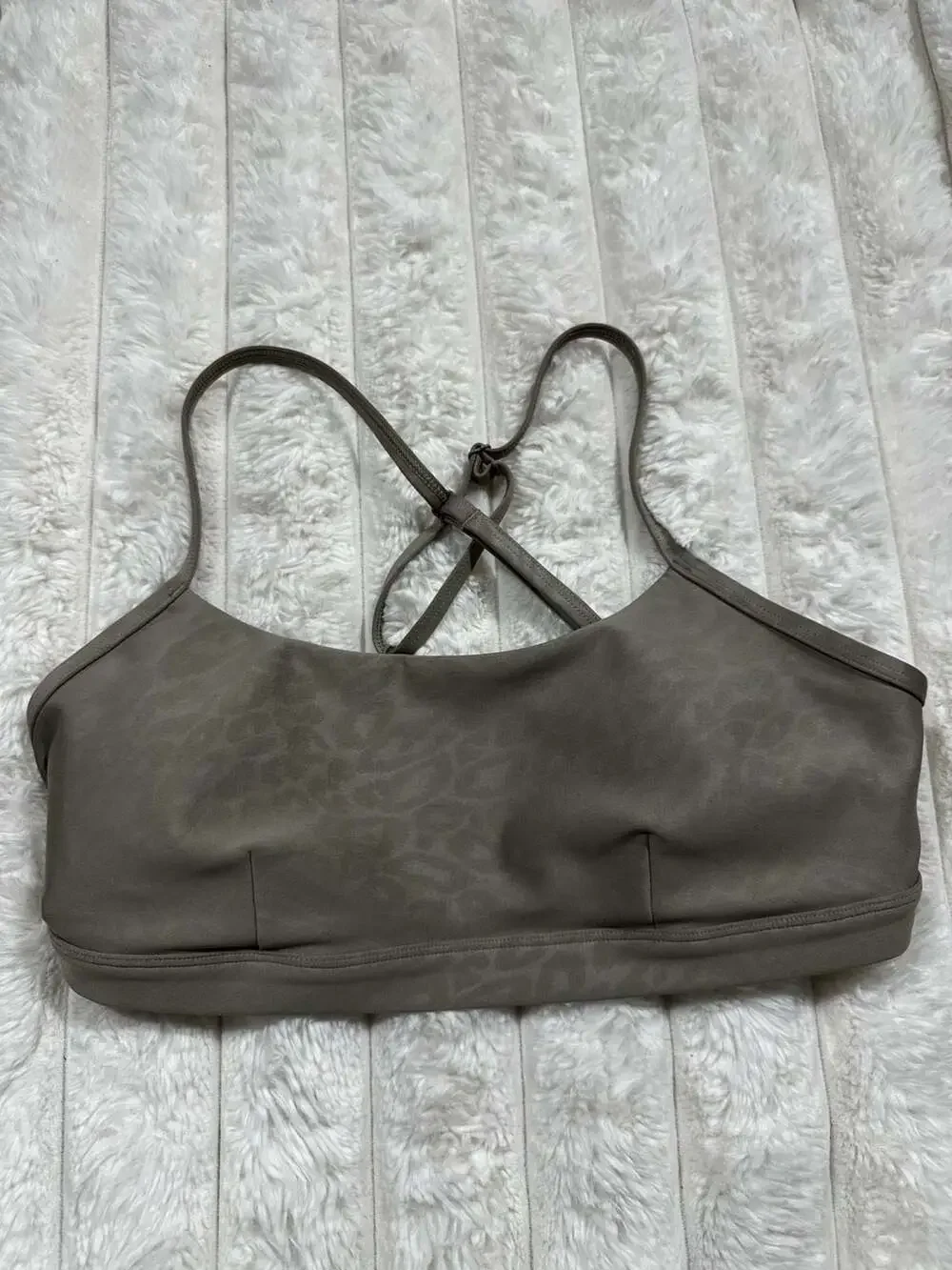 Alo Yoga Airlift Leopard Debossed Intrigue Bra Gravel Size M